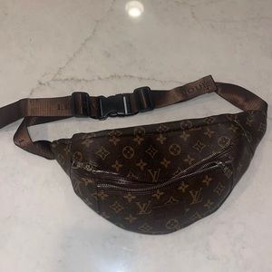 Inauthentic Louis Vuitton Fanny pack